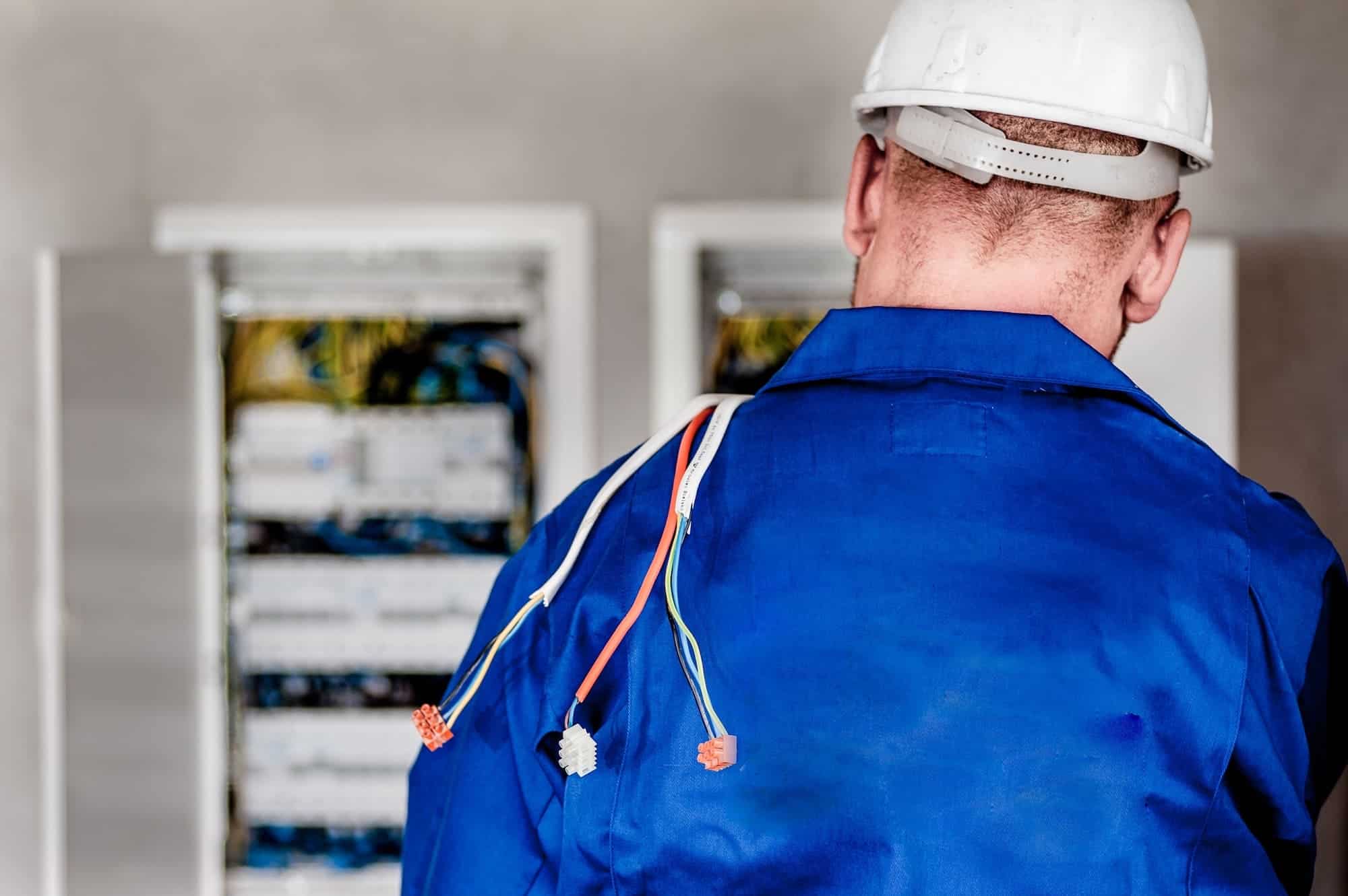 https://lucid-kare.67-225-176-108.plesk.page/wp-content/uploads/2019/09/electrician-1080586.jpg